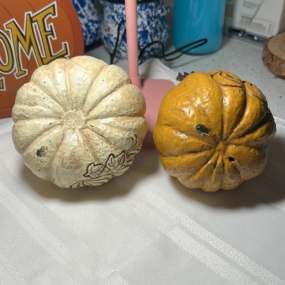 TWO Fall Pumpkins 🎃 - Picture 8 of 9